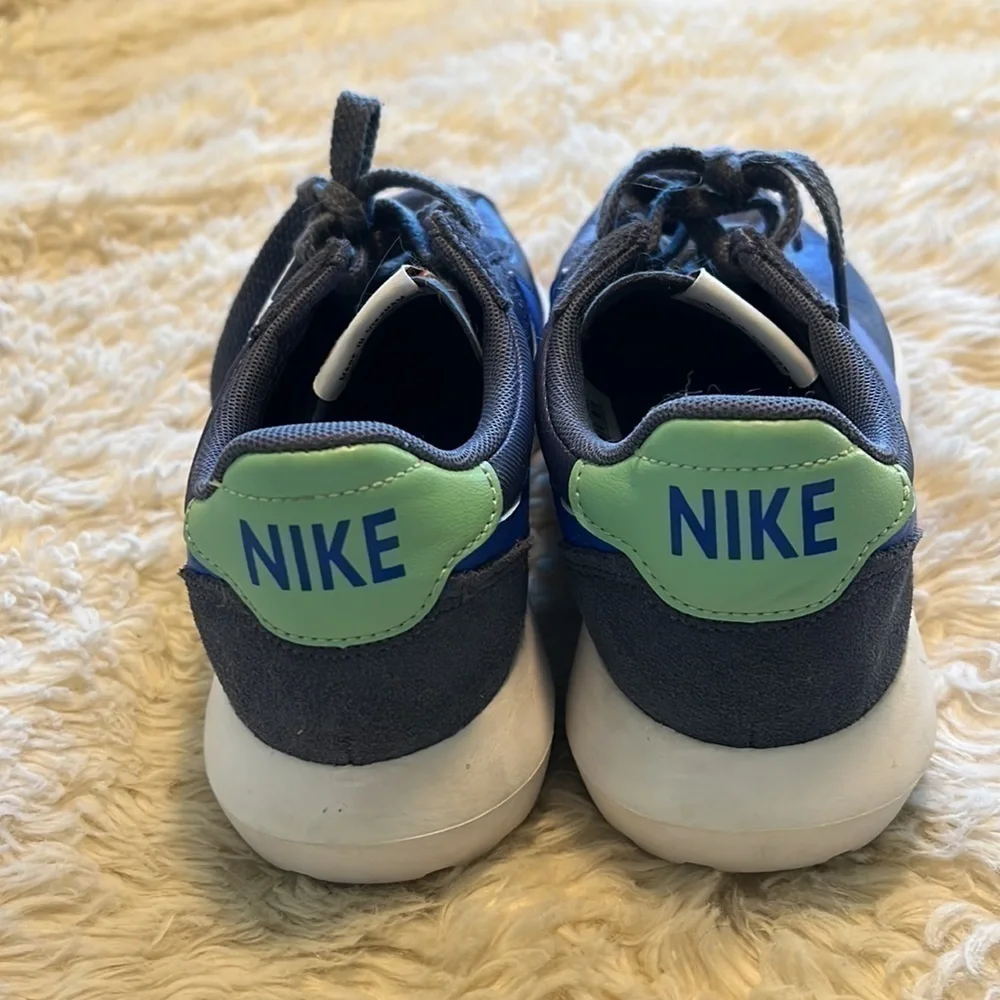 Nike Metallic Sneakers - Picture 4 of 4